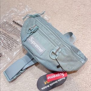 Supreme Waist Bag Ice